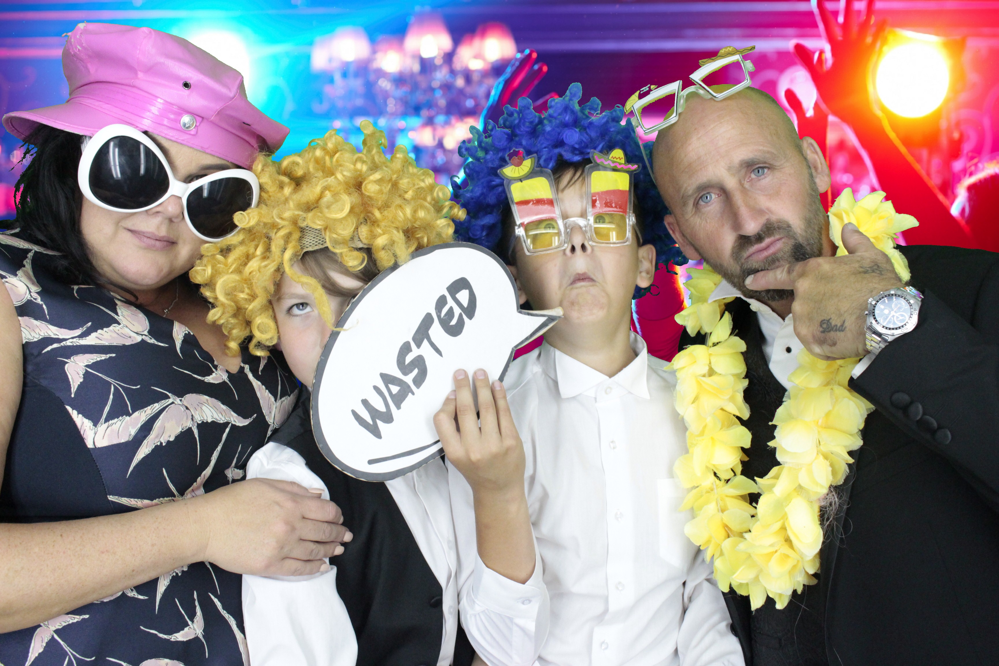 Mr & Mrs Hillier | View more photos from the event at gallery.myphotoboothexperience.co.uk/u/MyPhotoBoothExperienceLtd/Mr-Mrs-Hillier